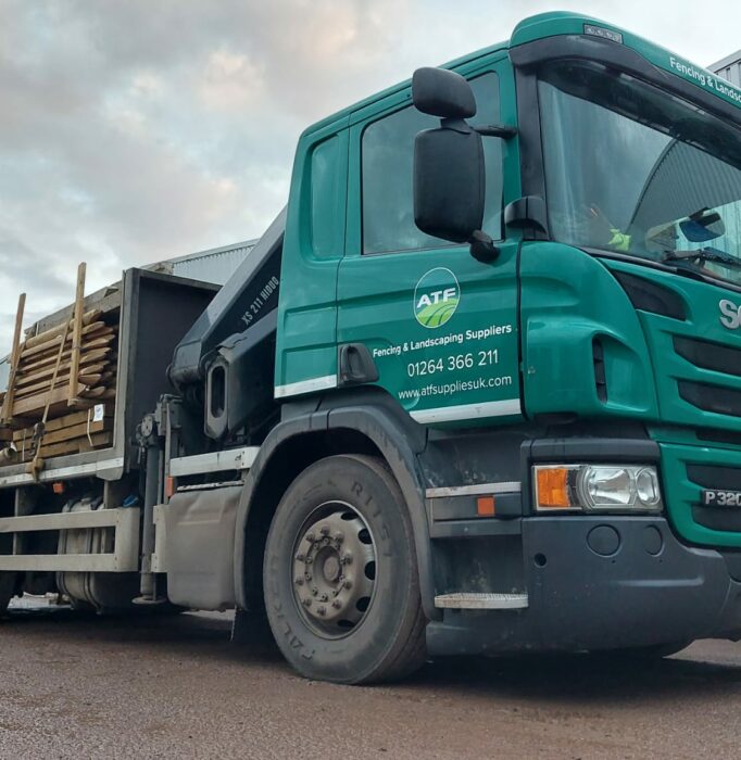 Timber-fencing-delivered-fast-to-trade